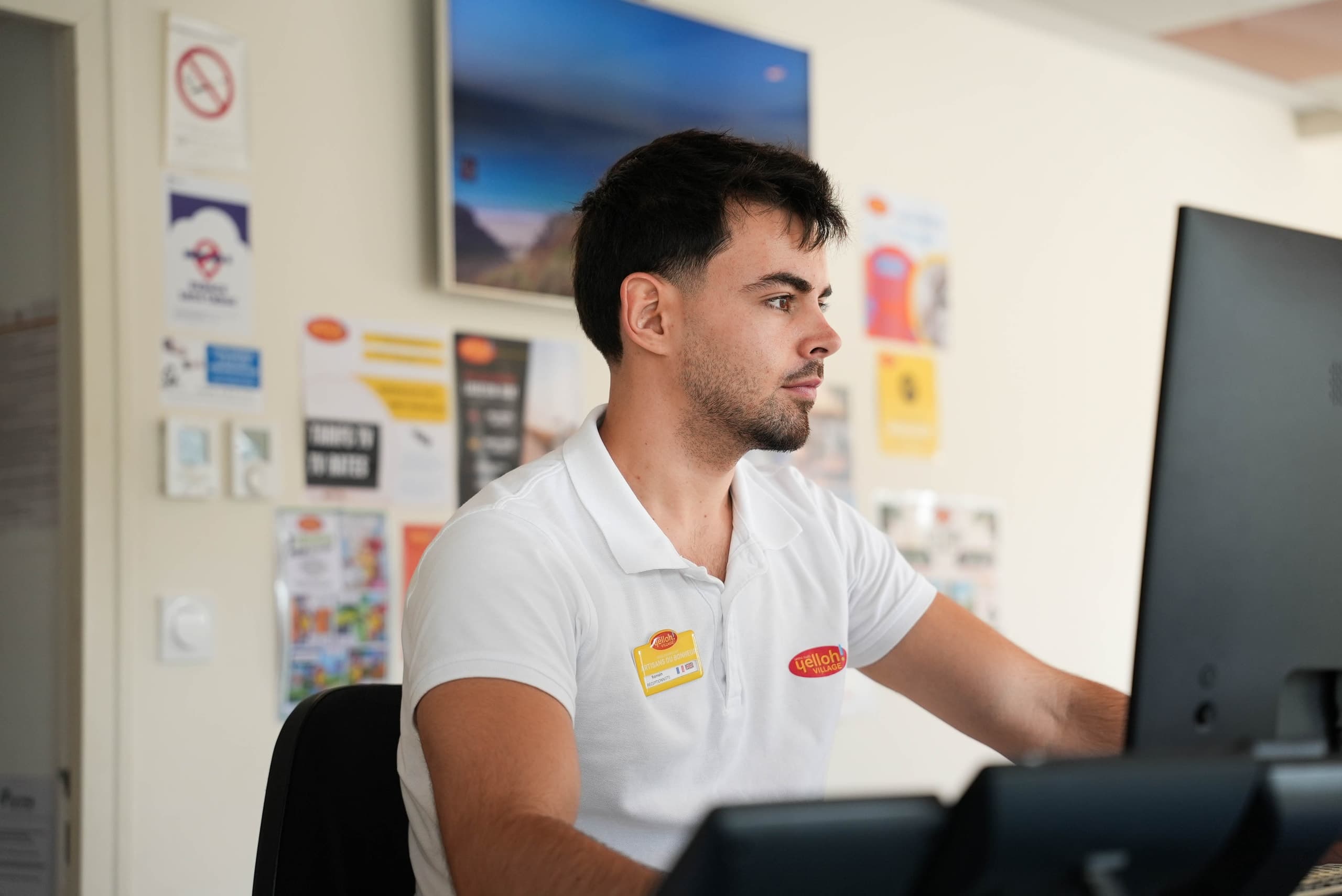 Employé à son poste de travail