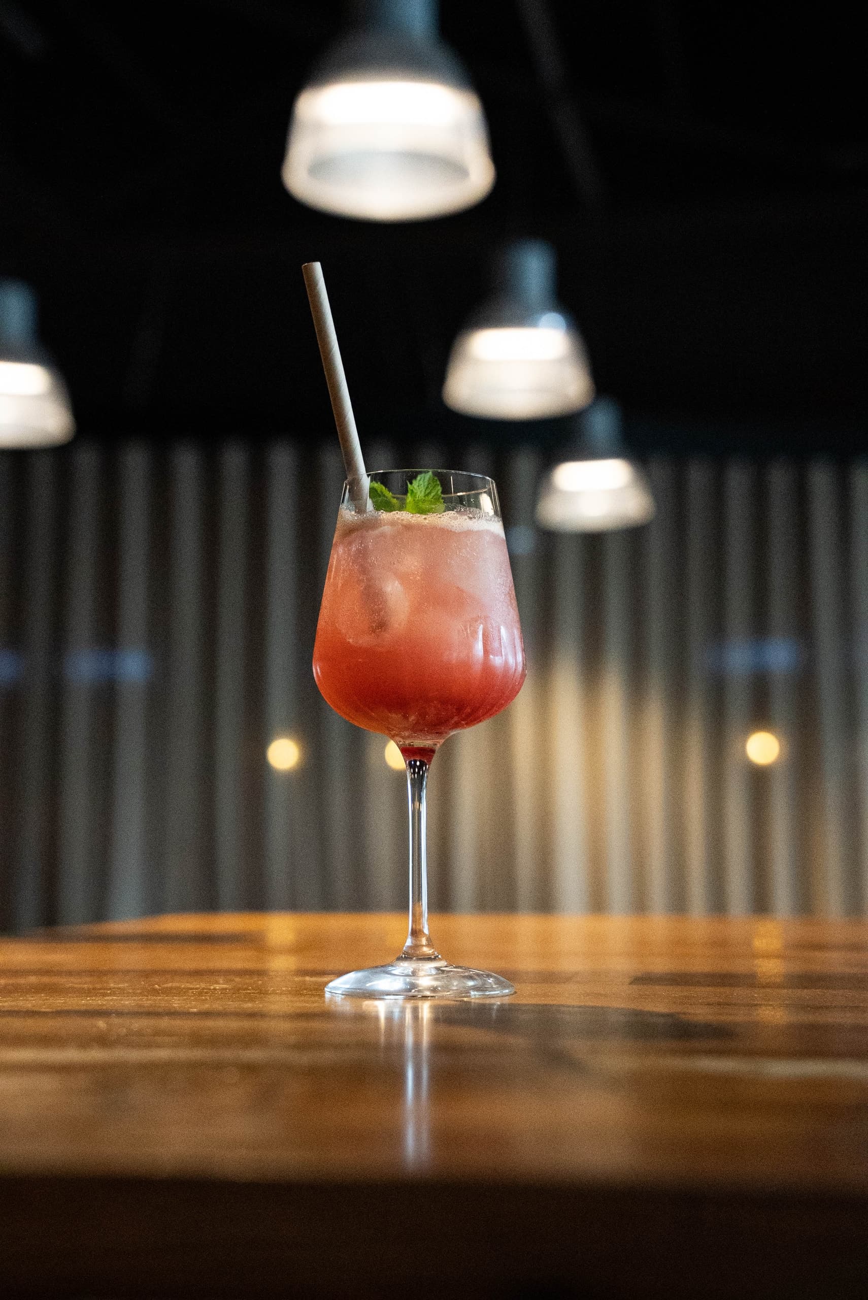 Cocktail posé sur un comptoir